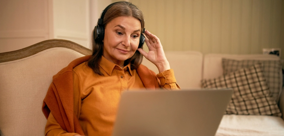 Bądź flexi – pracuj w marketingu! O sytuacji i możliwościach rozwoju zawodowego pokolenia 50+ w branży komunikacji marketingowej.
