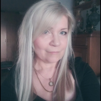 Dziennikarka, copywriter, ghostwriter z 22-letnim doświadczeniem w branży ICT