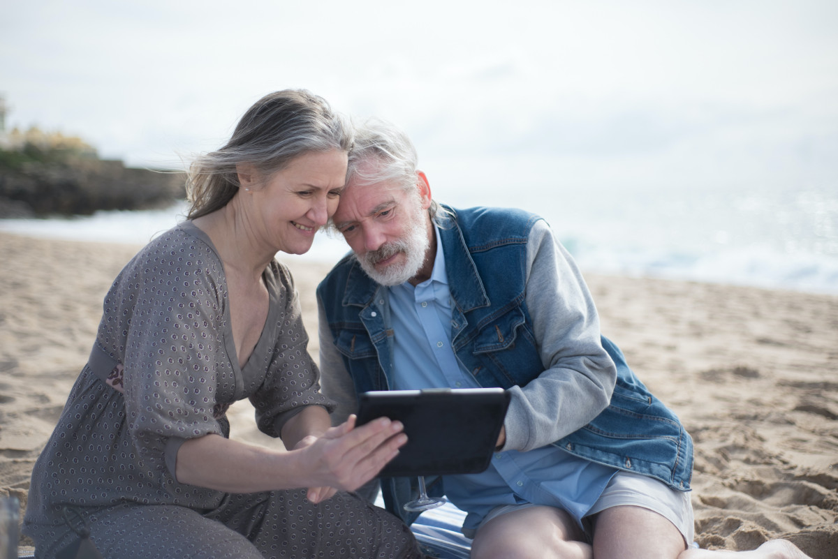 Legimi i Fundacja SeniorApp dla osób dojrzałych